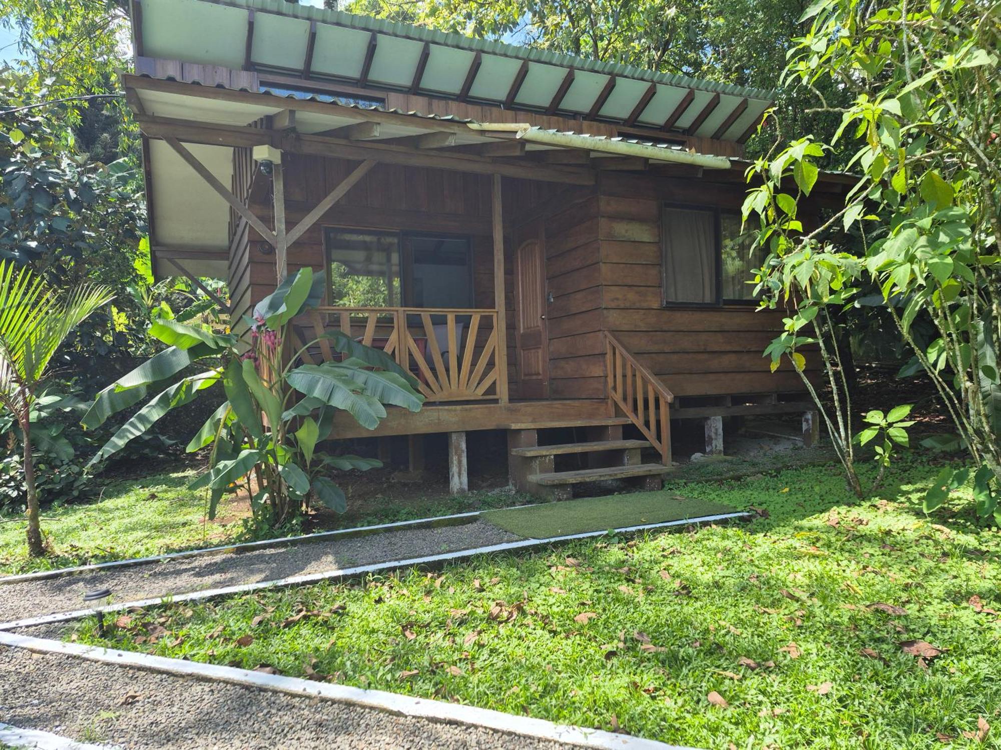 Guápiles Centro Ananda B&B 외부 사진
